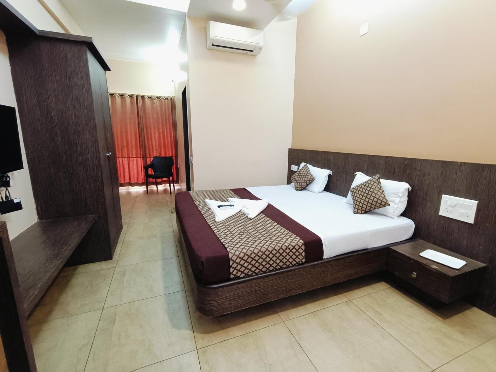 Hotel Mayura Residency Subrahmanya Esterno foto