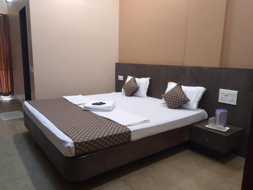 Hotel Mayura Residency Subrahmanya Esterno foto