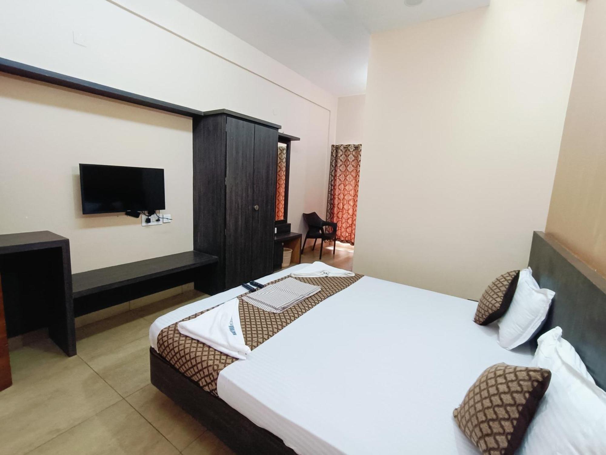 Hotel Mayura Residency Subrahmanya Esterno foto