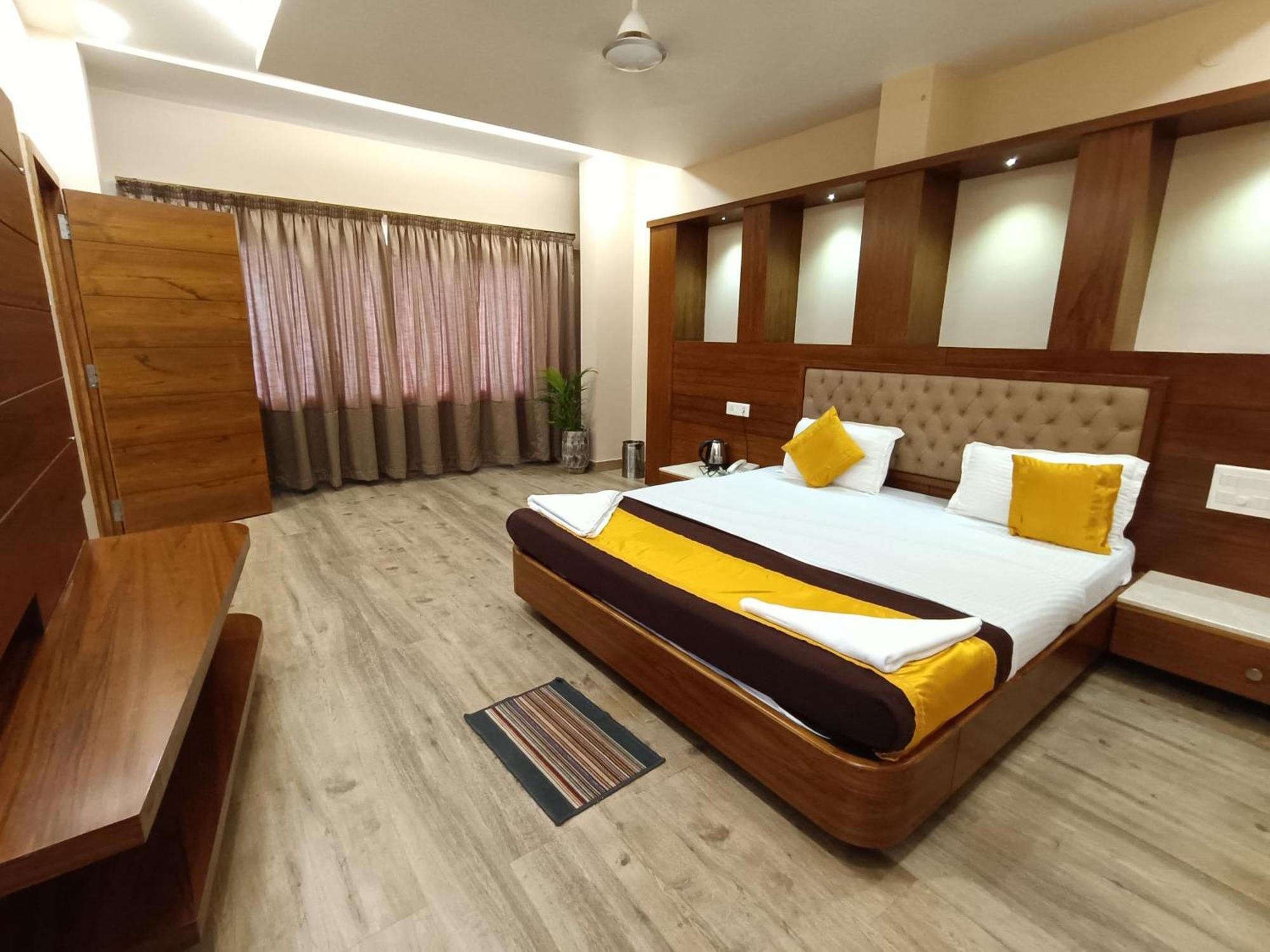 Hotel Mayura Residency Subrahmanya Esterno foto