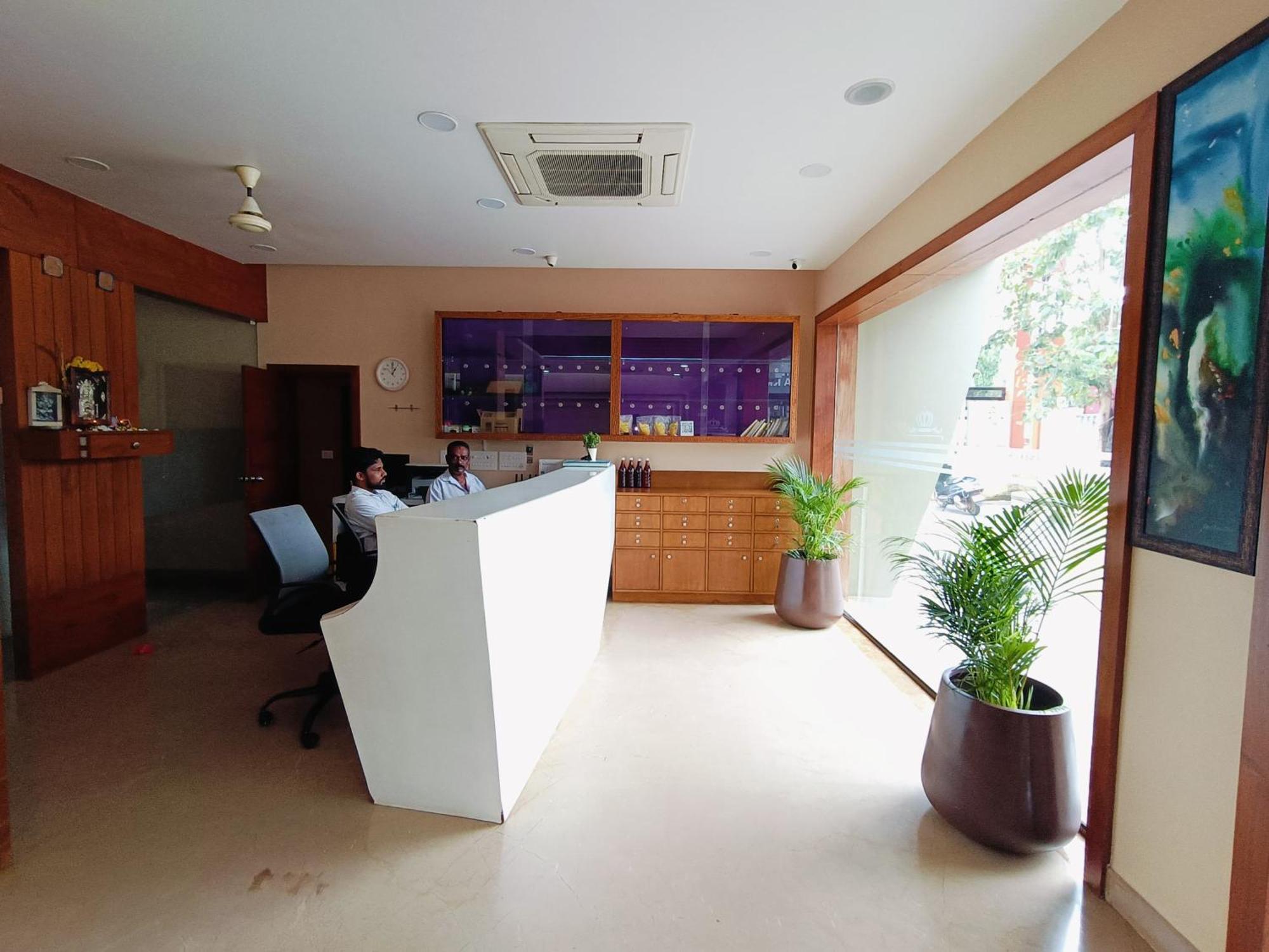 Hotel Mayura Residency Subrahmanya Esterno foto